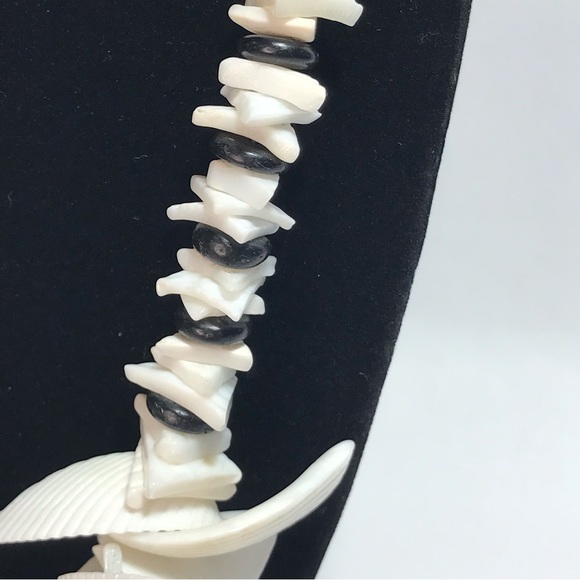 Vintage Natural Puka Shell & Seashell Chunky Statement Necklace - Picture 4 of 7